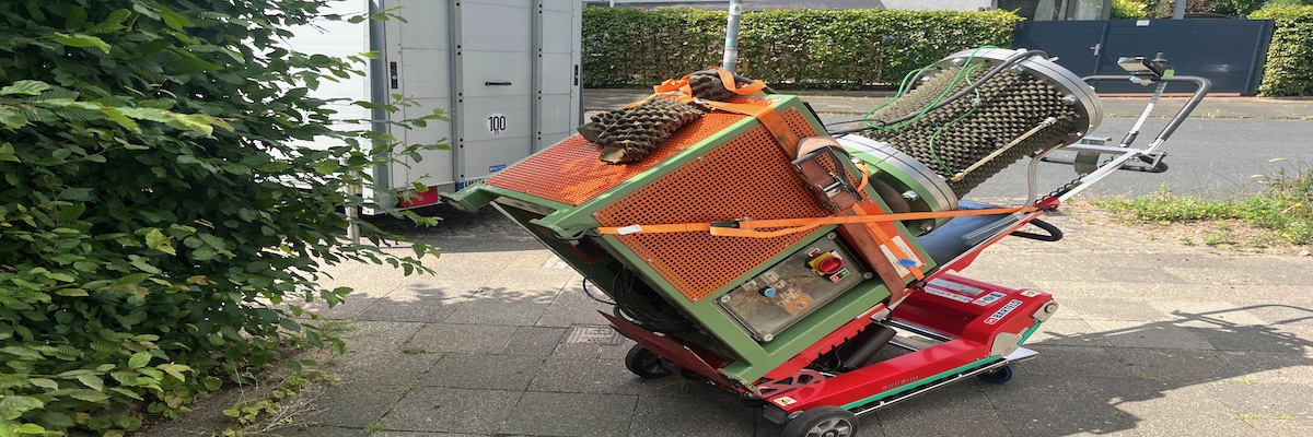 Heizungstransport per Treppensteiger Raupe Hamburg