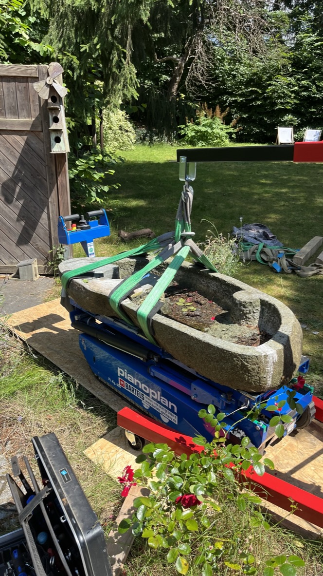 Steinbrunnentransport mit Pianoplan Treppensteiger