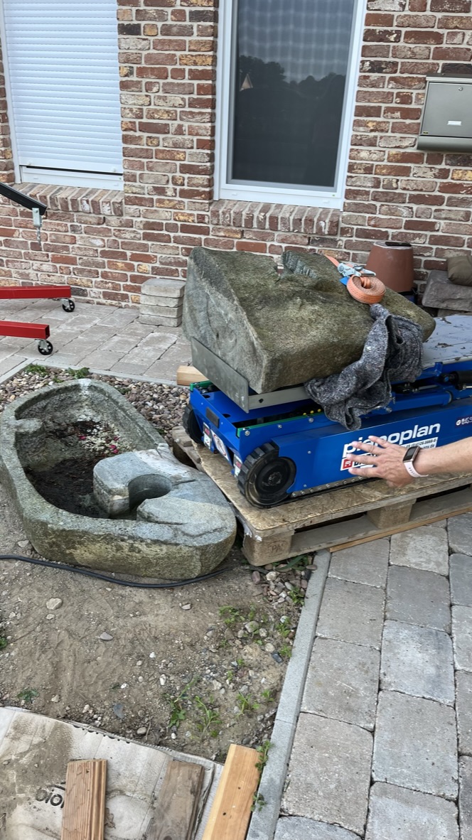 Steinbrunnentransport mit Pianoplan Treppensteiger