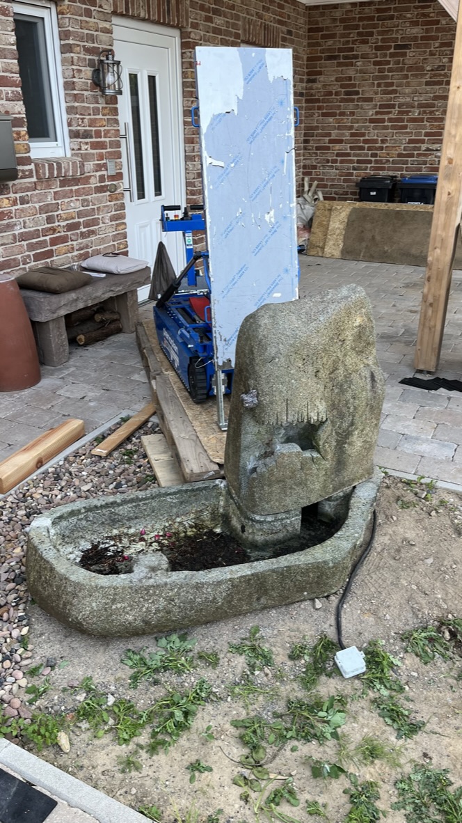 Steinbrunnentransport mit Pianoplan Treppensteiger