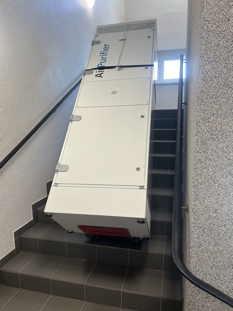 Lange und hohe Last sicher geführt mit New Skipper Treppenraupe