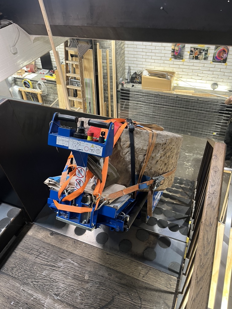 550 kg Mühlsteintransport mit Pianoplan in Hamburg