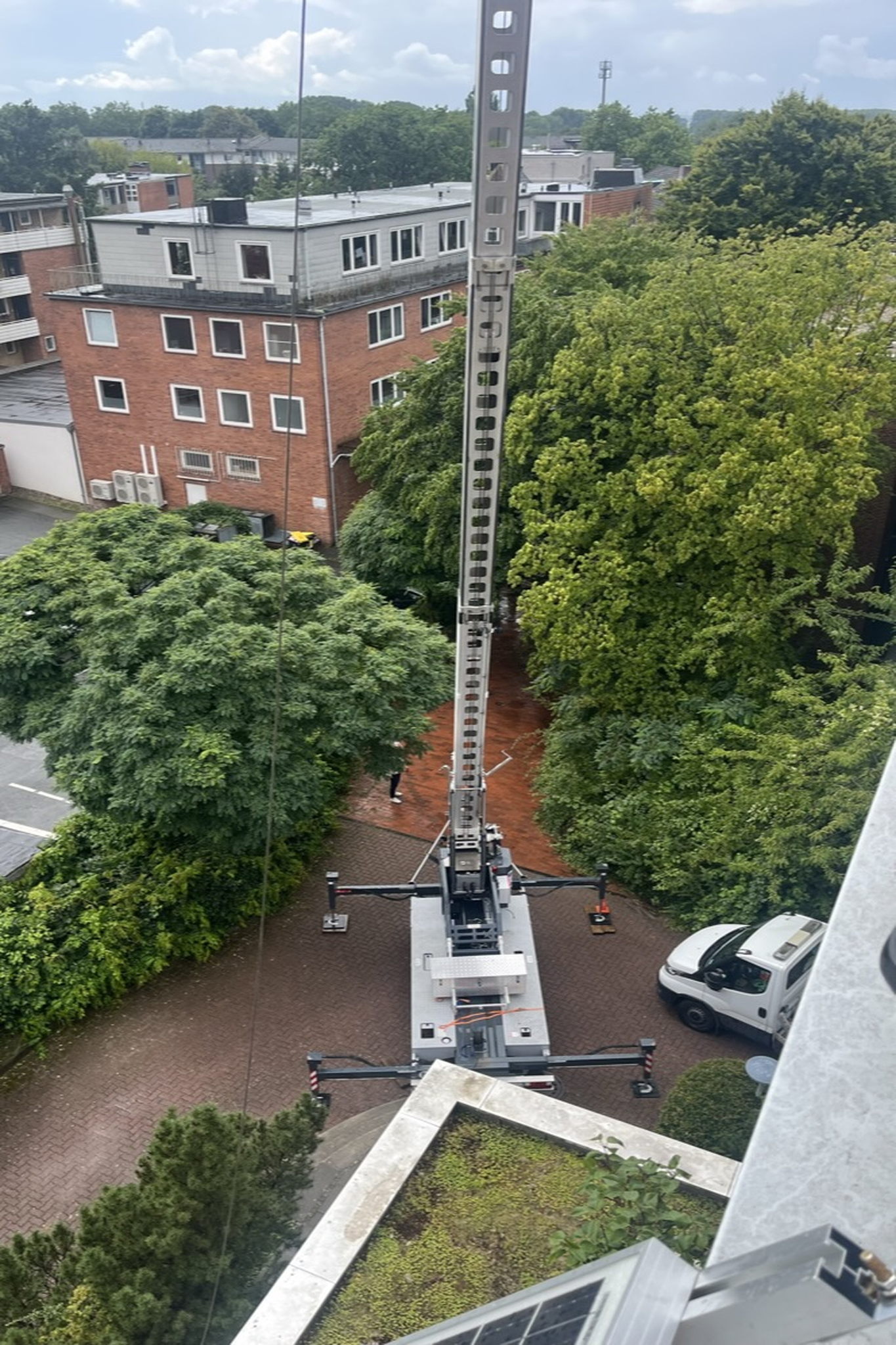 Anhängerkran konnte auf minimalem Platz vor Ort eingesetzt werden